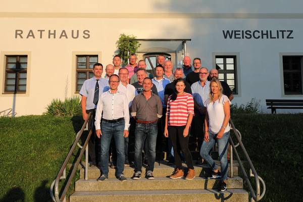 1. Reihe v.li. Frank Baumann, Dirk Vogel, Tanja Turki, Daniela Witt 2. Reihe v.li. BM Steffen Raab, Tino Eichelkraut, Jens Gruchot, Jens Hofmann, Steffen Rudert, Dirk Rudert, Uwe Schulz, Alexander Kuhn 3. Reihe v.li. Sebastian Stange, Volker Lorenz, Marcel Hommel, Ronny Büchold, Matthias Stark, Matthias Roth, Torsten Kraus
